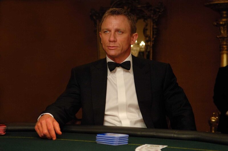 Ein Mann, ein Einsatz: Bond (Daniel Craig) mit Pokergesicht. – Bild: Dieses Bild darf ausschließlich nach Maßgabe der Allgemeinen Geschäftsbedingungen für die Presselounges der Sender der ProSiebenSat.1 Media SE (AGB) genutzt werden. Die in den AGB festgesetzten Rechteeinschränkungen sind unbedingt  …