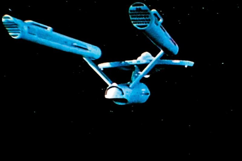 Raumschiff Enterprise besitzt einen Warp-Antrieb. – Bild: AXN Sci-fi