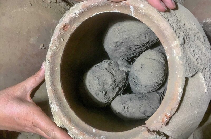 Tiermumien sind vor 2.500 Jahren in der Tiernekropole Tuna el-Gebel in Tonkrügen beerdigt worden. – Bild: Michael Gregor / Tiermumien sind vor 2.500 Jahren in der Tiernekropole Tuna el-Gebel in Tonkrügen beerdigt worden. Tiermumien sind vor 2.500 Jahren in der Tiernekropole Tuna el-Gebel in Tonkrügen beerdigt worden. – Bild: Michael Gregor / Tiermumien sind vor 2.500 Jahren in der Tiernekropole Tuna el-Gebel in Tonkrügen beerdigt worden.