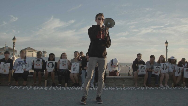 Sie nennen die Beteuerungen der Politik „BS“: Bullshit. Nach dem High School Shooting werden Teenager wie David Hogg zum Gesicht einer neuen Jugendbewegung. – Bild: ZDF und Cargo Film & Releasing LLC./​Cargo Film & Releasing LLC