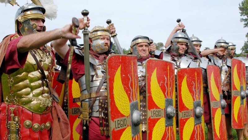 Der römische Offizier und Historiker Velleius Paterculus berichtete im Jahr 6 nach Christus, dass ein unter dem Feldherrn Tiberius stehendes römisches Heer sein Winterlager im keltischen Königreich Noricum errichtete. Der genaue Ort der Niederlassung wird als „Carnuntum“ bezeichnet. Mit modernsten 3-D-Animationen und opulenten Spielszenen wird das Leben und Treiben in der antiken Metropole wieder zum Leben erweckt. – Bild: ZDF und ORF Der römische Offizier und Historiker Velleius Paterculus berichtete im Jahr 6 nach Christus, dass ein unter dem Feldherrn Tiberius stehendes römisches Heer sein Winterlager im keltischen Königreich Noricum errichtete. Der genaue Ort der Niederlassung wird als „Carnuntum“ bezeichnet. Mit modernsten 3-D-Animationen und opulenten Spielszenen wird das Leben und Treiben in der antiken Metropole wieder zum Leben erweckt. – Bild: ZDF und ORF