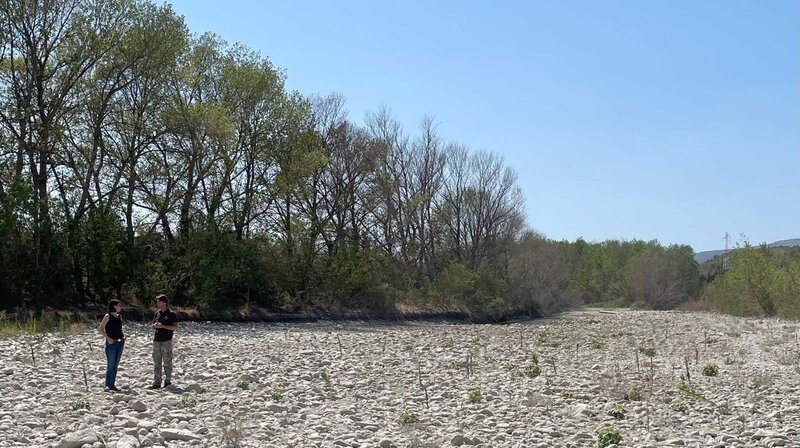 Im Südwesten Frankreichs sind zahlreiche Flüsse ausgetrocknet, hier die Agly bei Perpignan. – Bild: WDR Im Südwesten Frankreichs sind zahlreiche Flüsse ausgetrocknet, hier die Agly bei Perpignan. – Bild: WDR