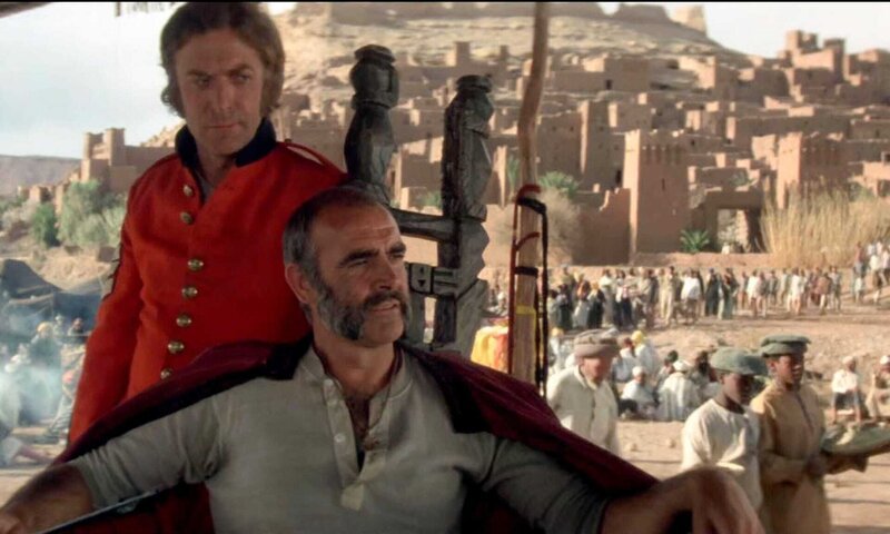 Michael Caine spielt mit Freund Sean Connery im Film „The Man Who Would Be King“. – Bild: ORF/​Medea Film Factory/​Alamy Ltd./​LANDMARK MEDIA