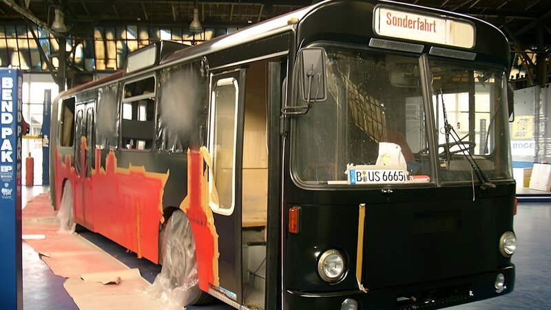 Street Customs Berlin – Ryans Traum vom perfekten Auto S01E03: Partybus für  die Bloodhound Gang (The Bloodhound-Bus) –