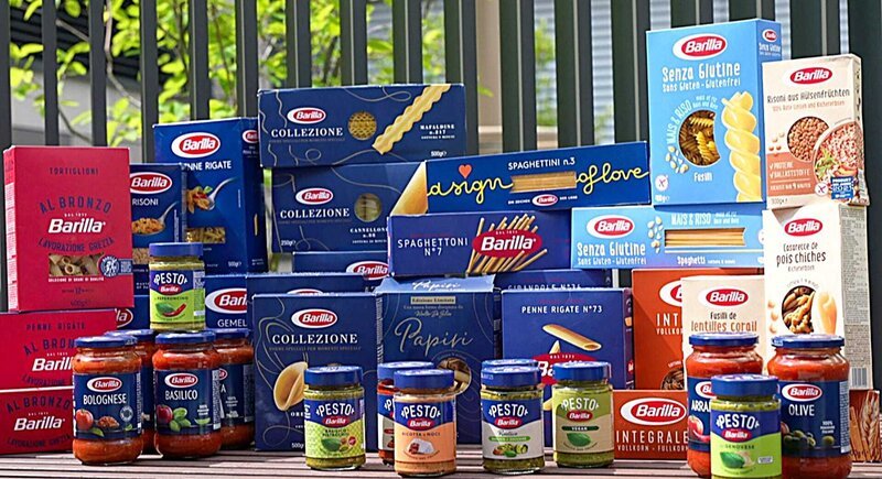Die Produktvielfalt von Barilla ist gigantisch. Ein Markenzeichen des Familienunternehmens. Doch steckt auch Klasse in der Masse? – Bild: ORF/​Bavaria