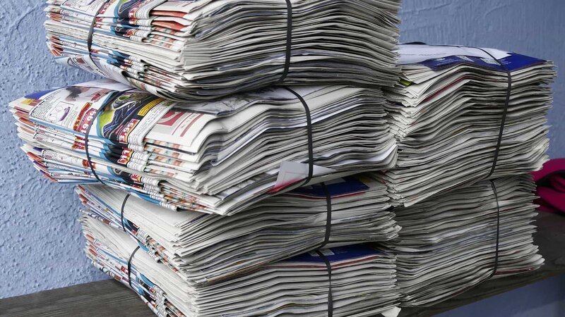 Bildunterschrift: Papierfasern können bis zu sieben Mal wiederverwendet werden. Zudem wird bei der Herstellung von Altpapier erheblich weniger Wasser und Energie verbraucht im Vergleich zur Herstellung von Frischfaserpapier. – Bild: N24 Doku