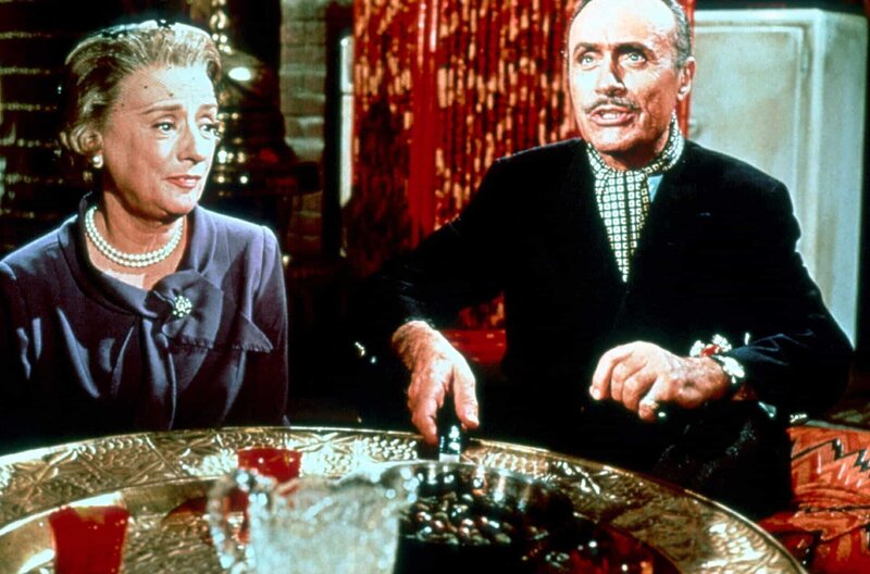 Barfuß im Park – Bild: 2023 by Paramount Pictures/​All rights reserved /​ Der Versuch von Corie, ihre Mutter Ethel (Mildred Natwick) mit dem abenteuerlustigen Victor Velasco (Charles Boyer) zu verkuppeln, scheint zuerst keine Früchte zu tragen …