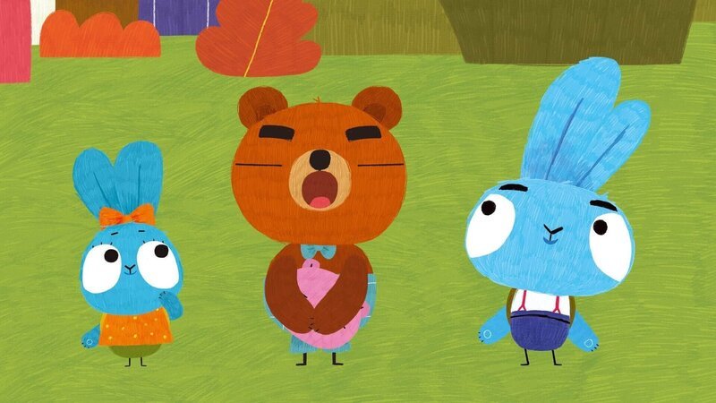 Im herbstlich bunten Wald treffen Bop (re.) und Boo (li.) ihren Bären Freund Barry (mi.), der Blätter für sein Traumkissen sammeln möchte. Das braucht er nämlich für seinen Winterschlaf und er wird langsam müde … – Bild: 2020 publishing house Glowberry Books LLC