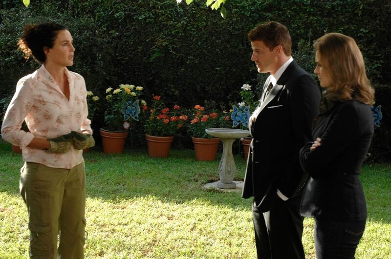 Seeley Booth (David Boreanaz, Mi.) und Temperance Brennan (Emily Deschanel, re.) – Bild: Fox. All Rights Reserved.