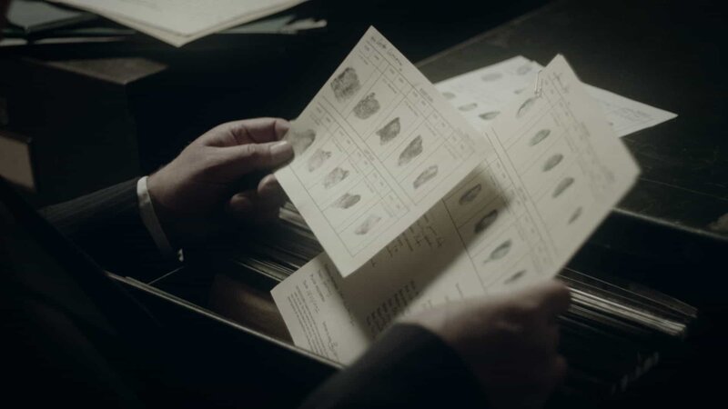 Der 27-jährige Gordon Frederick Cummins wird anhand seiner Fingerabdrücke des brutalen Mordes an mehreren Frauen überführt. Die Presse nennt ihn den „Blackout Ripper“. – Bild: ZDF und Edward Cotteriell