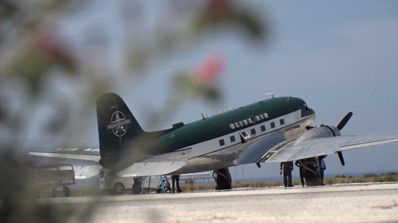 Restaurierte DC-3. – Bild: Warner Bros. Discovery