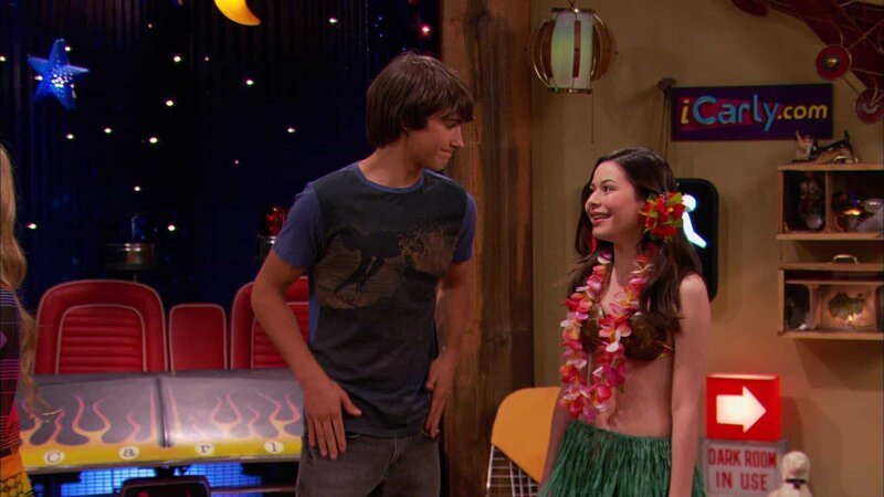 Shane (James Maslow), Carly Shay (Miranda Cosgrove) – Bild: Paramount