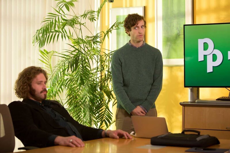 Erlich Bachman (T.J. Miller), Richard Hendricks (Thomas Middleditch) – Bild: 2015 Home Box Office, Inc. All rights reserved. HBO® and all related programs are the property of Home Box Office, Inc.