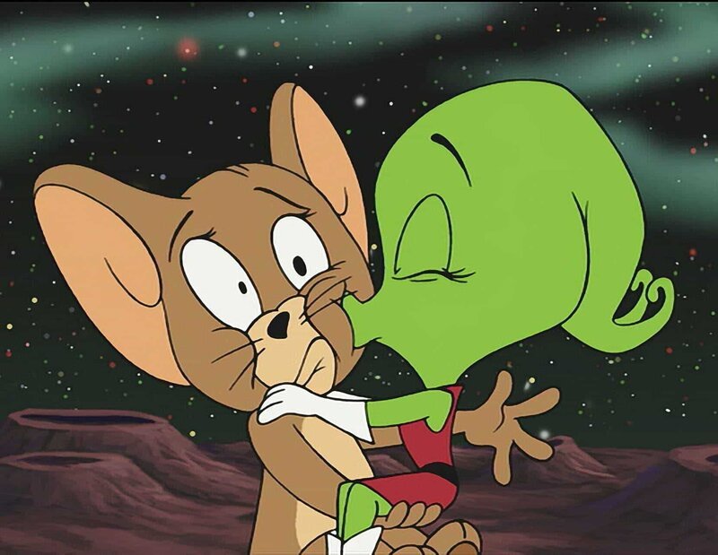 Die Marsianer (re.) sehen in Mäuserich Jerry (li.) einen edlen Marsianer aus einer Legende und so erlangt Jerry Heldenstatus auf dem Mars. Doch dann wendet sich das Blatt für den Mäuserich … – Bild: Warner Bros