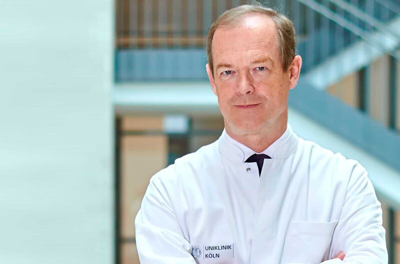Prof. Michael Hallek, Uniklinik Köln, einer der weltweit renommiertesten Onkologen. – Bild: WDR/​Uniklinik Köln