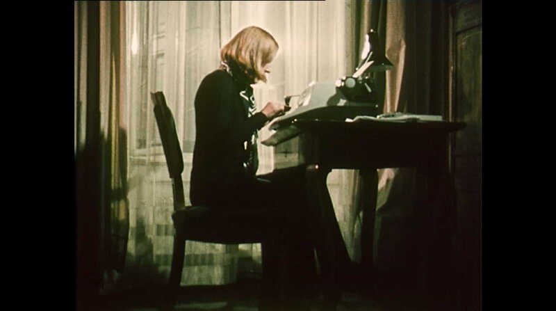 Ingeborg Bachmann am Schreibtisch. – Bild: ORF/​BR