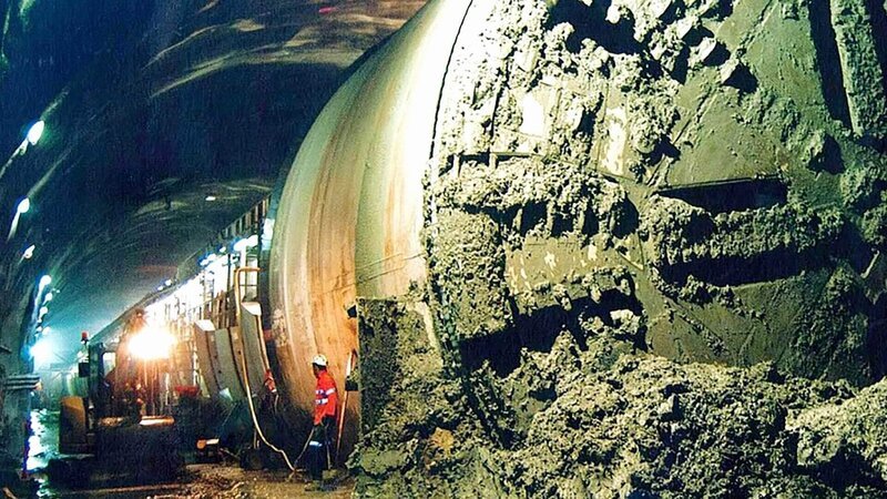 Der Eurotunnel verbindet heute Großbritannien und Frankreich und zählt zu den sieben Weltwundern der Moderne. Aber was war damals alles nötig, um den Bau des größten jemals dagewesenen Unterwassertunnels zu realisieren? – Bild: RTL Der Eurotunnel verbindet heute Großbritannien und Frankreich und zählt zu den sieben Weltwundern der Moderne. Aber was war damals alles nötig, um den Bau des größten jemals dagewesenen Unterwassertunnels zu realisieren? – Bild: RTL