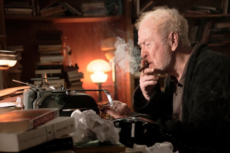 Best Sellers Michael Caine als Harris Shaw SRF/Atomic Autumn Productions Inc, and Best Sellers Films LLC. – Bild: SRF2 Best Sellers Michael Caine als Harris Shaw SRF/Atomic Autumn Productions Inc, and Best Sellers Films LLC. – Bild: SRF2