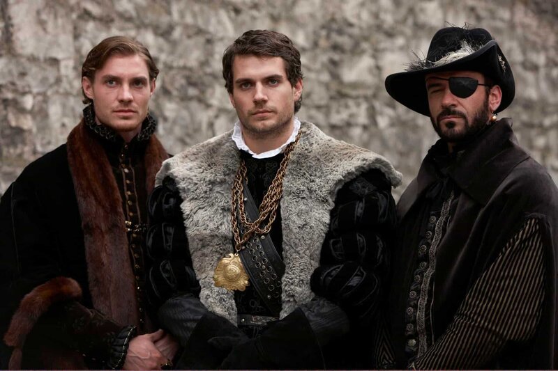Die Getreuen des Königs: v.l.: Edward Seymour (Max Brown), Charles Brandon (Henry Cavill) und Sir Francis Bryan (Alan Van Sprang) – Bild: AXN White