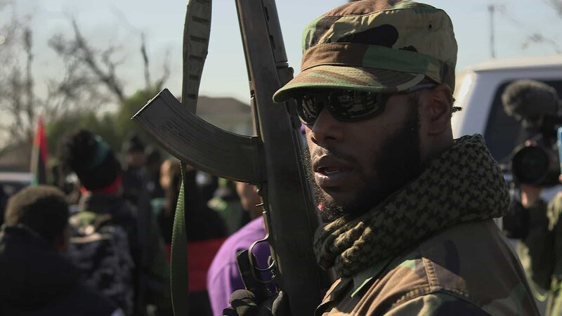 Picture Shows: Member of the Huey P Newton Gun Club at the Martin Luther King Day Parade, Dallas – Bild: Screen Grab / Copyright BBC 2016 Picture Shows: Member of the Huey P Newton Gun Club at the Martin Luther King Day Parade, Dallas – Bild: Screen Grab / Copyright BBC 2016