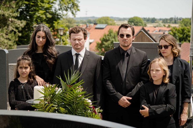 Wir haben einen Deal – Bild: ZDF und Gabi Faber /​ Rat Pack Filmproduktion GmbH.