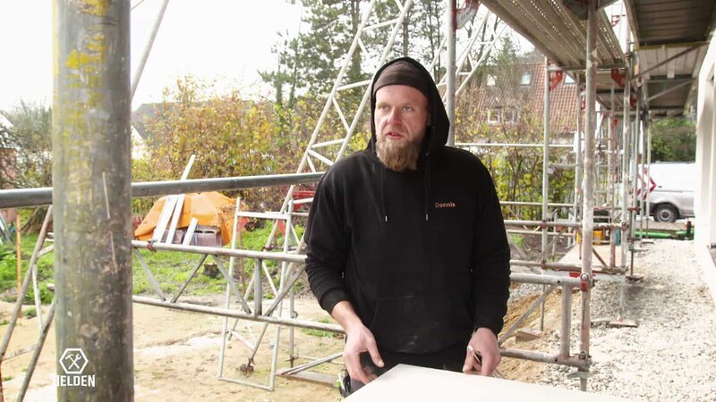 In this episode, the craftsman from Schleswig-Holstein finishes table tops for a restaurant. – Bild: DMAX