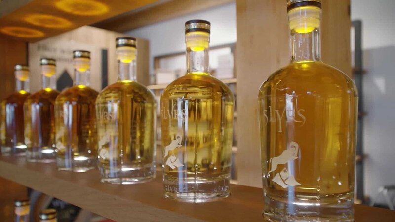 Dieser Whisky stammt aus einer Destillerie am Schliersee in Bayern und wurde unter Sammlern schon für 24.000 Euro verkauft. – Bild: WELT