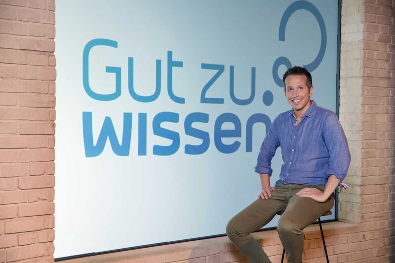 Moderator Willi Weitzel. – Bild: BR/​Markus Konvalin