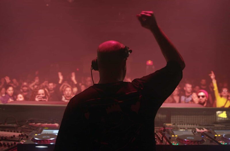 Die Megalopole am Bosporus zieht Superstar-DJs an und bündelt die kreative Energie des gesamten Nahen Ostens. – Bild: Dorna Film /​ © Dorna Film