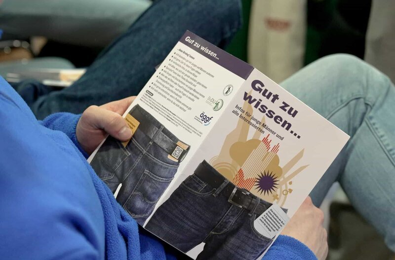 Aufklärung beim Thema Hodenkrebs ist wichtig – Bild: SWR