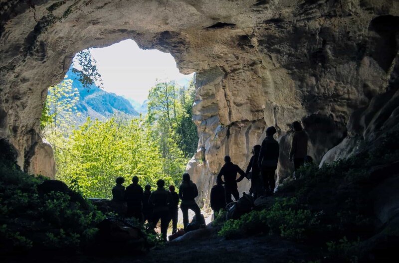 40 Tage wollen die Männer und Frauen in der Höhle verbringen, ohne Tageslicht und ohne zeitliche Anhaltspunkte. – Bild: ZED/​ARTE /​ © ZED/​ARTE