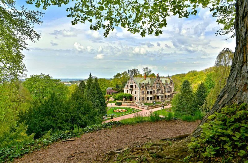 Schloss und Park Altenstein im Thüringer Wald bei Bad Liebenstein. Das Neorenaissance-Schloss im englischen Stil steht in einer 160 Hektar großen Parkanlage – Bild: MDR/​Robert Wolf