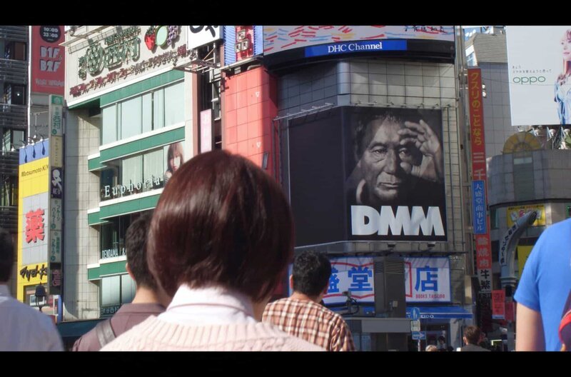 Genialer Filmemacher, Fernseh- und Kinostar, Maler und Bildhauer: Der japanische Regisseur Takeshi Kitano erfand mit zwei emblematischen Filmen – „Hana-Bi“ und „Kikujiros Sommer“ – eine neue visuelle Sprache, düster, brutal und melancholisch. – Bild: Takahiro Wada/​Shueisha kotoba/​T.N Gon Co. /​ © Takahiro Wada/​Shueisha kotoba/​T.N Gon Co.