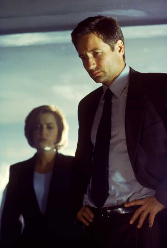 Dana Scully (Gillian Anderson, l.); Fox Mulder (David Duchovny, r.) – Bild: TV4