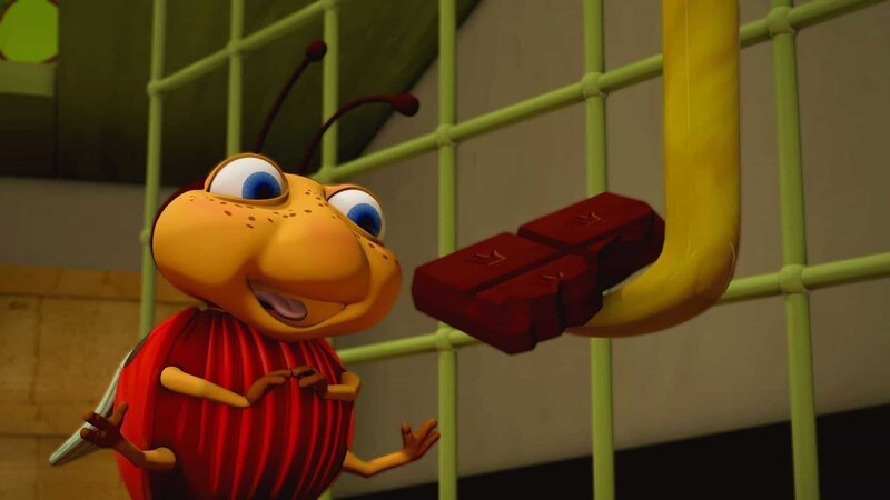 Lu fühlt sich wie im Paradies: Die Speisekammer ist voller Leckereien! Beim Naschen kennt der kleine Käfer keine Vorsicht. – Bild: KiKA