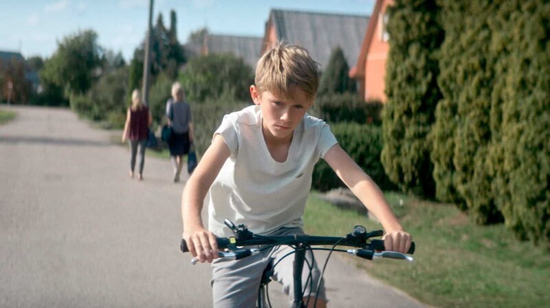 Markuss (Damir Onackis) ist einsam. – Bild: NDR/​Arsenal Filmverleih GmbH