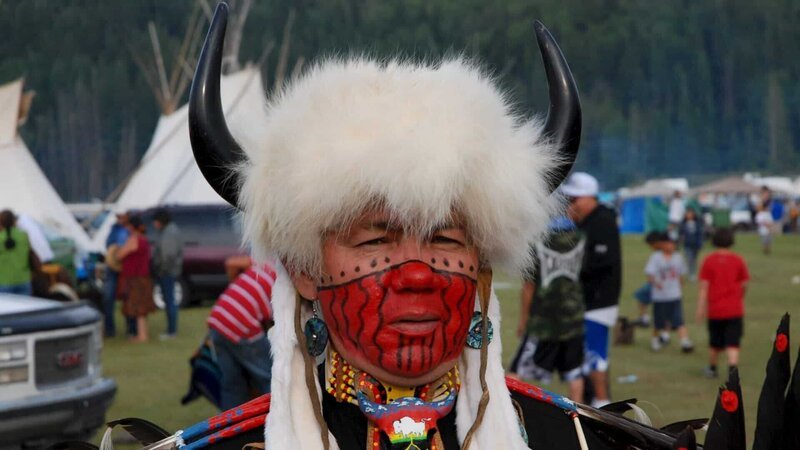 Ein Stammesmitglied der Tsuu T’?ina, Westkanada. – Bild: ZDF und BBC/​Alice Roberts./​BBC/​Alice Roberts