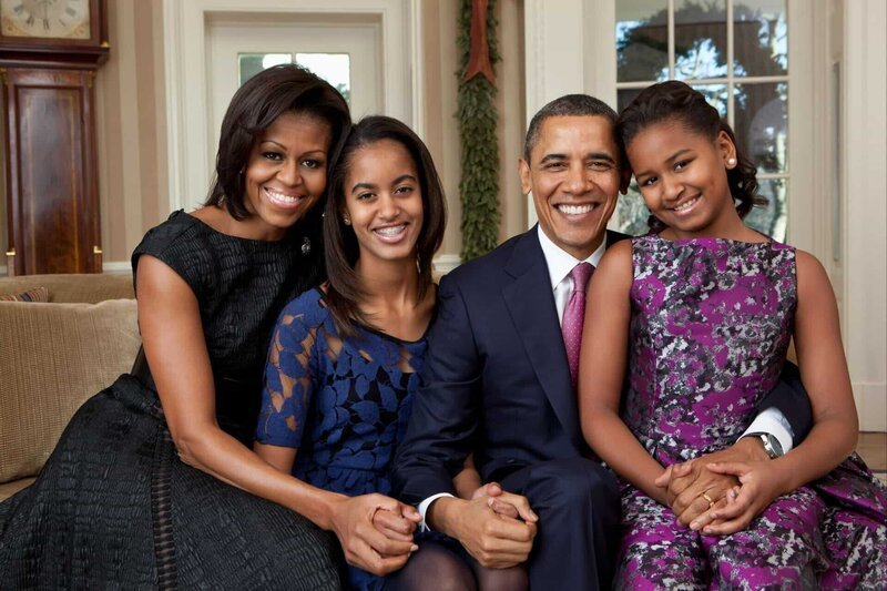 Sie haben ihre Kindheit im Weißen Haus verbracht. Malia und Sasha Obama mit ihren Eltern. – Bild: ZDF und Pete Souza./​Pete Souza