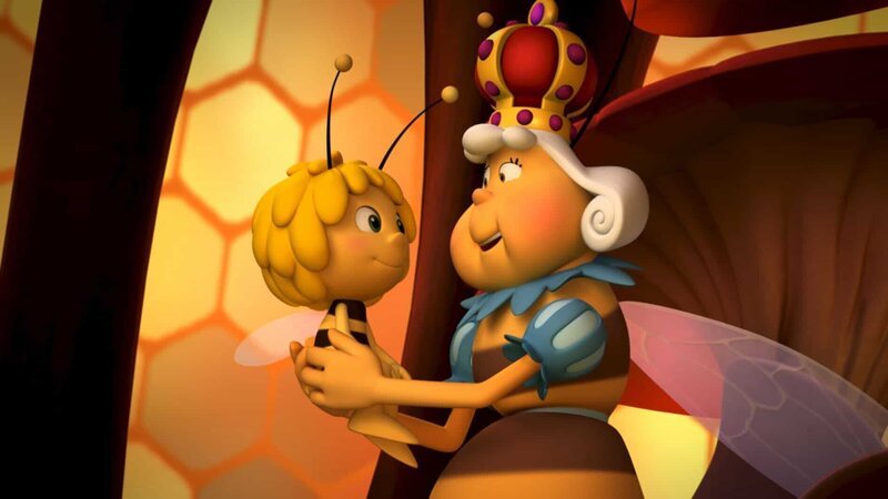 Das Bienchen wird von der Königin auf den Namen Maja getauft. – Bild: ZDF/​Studio100 Media