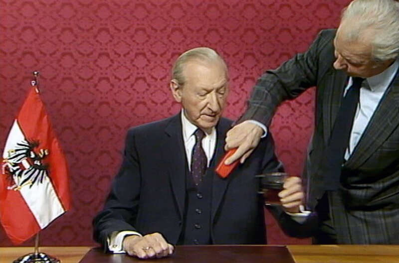 Kurt Waldheim (li.) war von 1972 bis 1981 UN-Generalsekretär und wurde 1986 zum österreichischen Bundespräsidenten gewählt. – Bild: Ruth Beckermann Filmproduktion /​ Kurt Waldheim (li.) war von 1972 bis 1981 UN-Generalsekretär und wurde 1986 zum österreichischen Bundespräsidenten gewählt.
