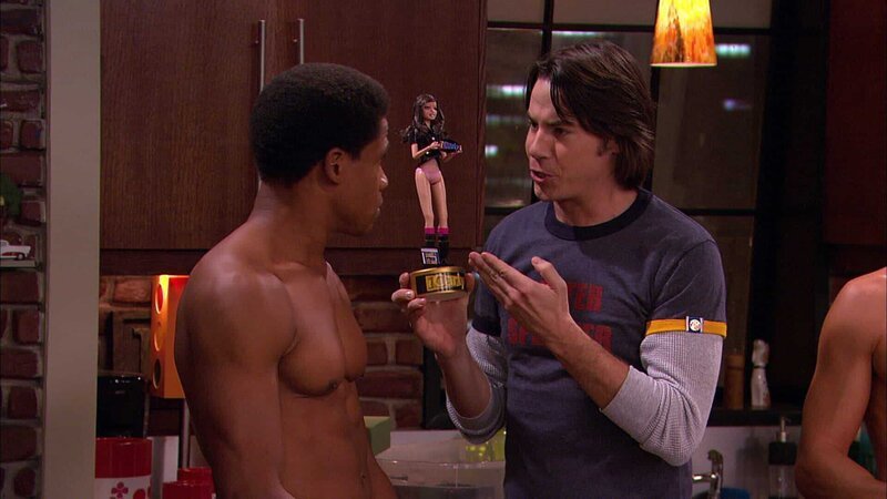 Spencer Shay (Jerry Trainor, r.) – Bild: Paramount