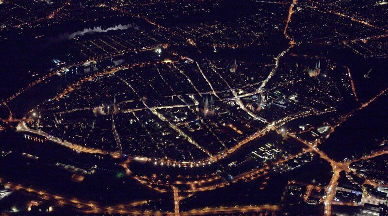 Norddeutschland bei Nacht – Bild: ZDF und NDR.