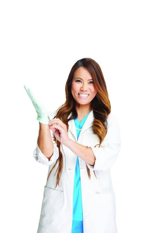 Dr Sandra Lee from TLC’s Dr Pimple Popper. – Bild: Discovery Inc/​Luz Gallardo