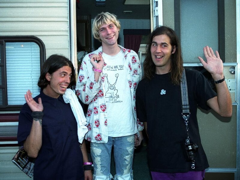 Some of these so-called „slackers“ are about to launch the biggest music revolution of the generation. Nirvana’s 1991 hit song „Smells Like Teen Spirit“ is dubbed an „anthem for apathetic kids“ and propels them, and the „alternative“ music scene, into the mainstream. Pictured: Dave Grohl, Kurt Cobain and Kirst Novoselic of Nirvana. – Bild: 1996–2016 National Geographic Channel. All rights reserved.
