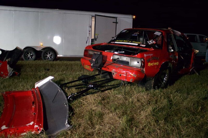 Brian Davis’s car also suffered major damage after a disastrous wreck on race night. – Bild: Discovery Communications