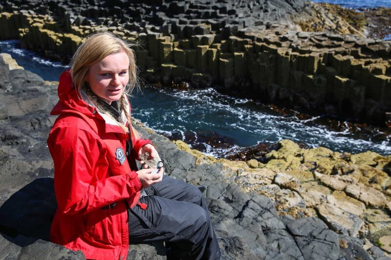 Lydia Hallis analyzing a rock sample on the Isle of Staffa, Scotland. – Bild: Copyright: Discovery Communications, Inc. For Show Promotion Only