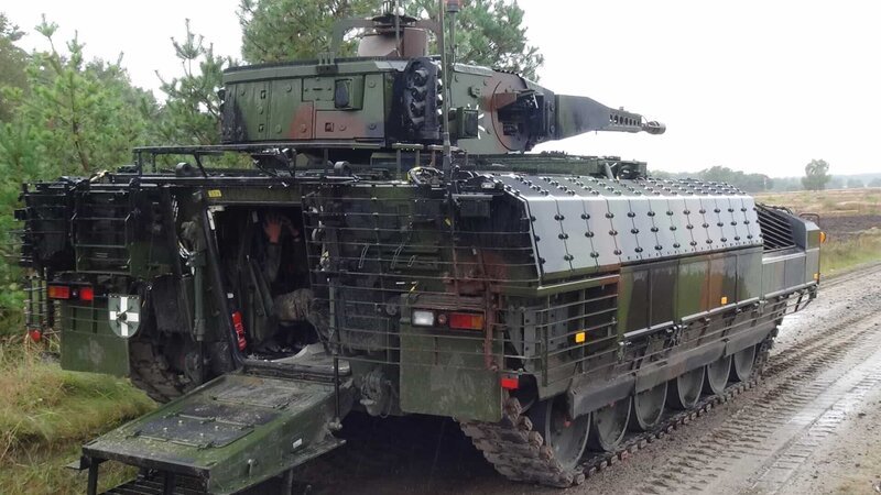 Für die Soldaten stellt der neue Puma zunächst eine große Herausforderung dar. In den richtigen Umgang mit dem Schützenpanzer müssen sie erst eingewiesen werden. – Bild: N24 Doku Für die Soldaten stellt der neue Puma zunächst eine große Herausforderung dar. In den richtigen Umgang mit dem Schützenpanzer müssen sie erst eingewiesen werden. – Bild: N24 Doku