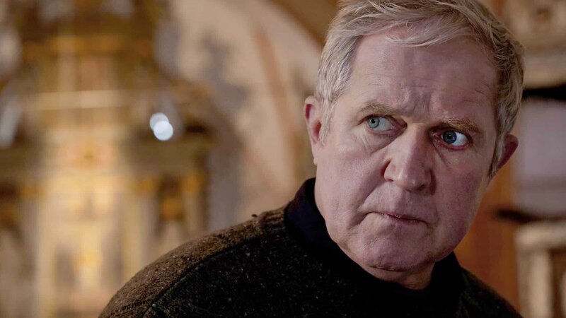 Pfarrer Manfred Bahnert (Harald Krassnitzer) muss um seine Familie kämpfen, die von Gangstern bedroht wird. – Bild: ORF/ZDF/Hans-Joachim Pfeiffer Pfarrer Manfred Bahnert (Harald Krassnitzer) muss um seine Familie kämpfen, die von Gangstern bedroht wird. – Bild: ORF/ZDF/Hans-Joachim Pfeiffer
