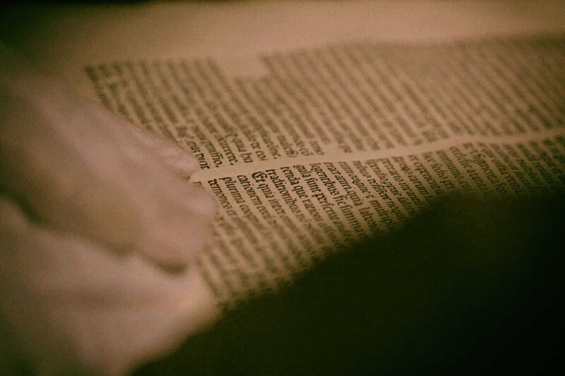 Das unheilvollste Buch der Weltgeschichte: Der Hexenhammer. – Bild: ServusTV