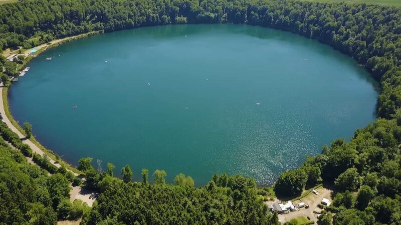Krater in der Eifel – Bild: ntv Krater in der Eifel – Bild: ntv